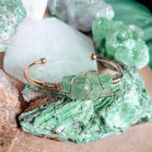 Load image into Gallery viewer, Raw Gold-Plated Crystal Bracelet
