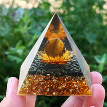 Load image into Gallery viewer, Lotus Pyramid | Obsidian Guiding
